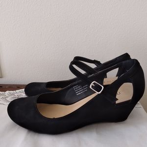 black Me Too wedges